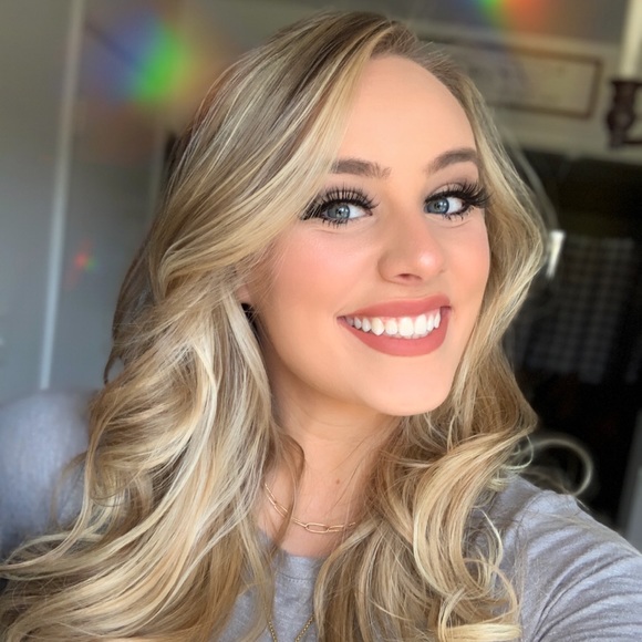 Meet your Posher, Maria - Picture 2 of 2